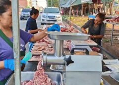 สงขลา-ป้าแจง ไม่สนน้ำมันแพง ขายเนื้อหมูโลละ 120 บาท ส่วนผัก ขึ้นโลละ10 – 20 มะนาว ลูกละ 10