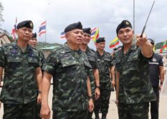 “เชียงราย”แม่ทัพภาค3 ลงพื้นที่แม่สายติดตามความคืบหน้าซ่อมแซมพนังกั้นน้ำตลอดแนวลำน้ำสายป้องกันน้ำท่วมในช่วงฤดูฝน”