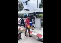 สงขลา-รถมินิบัสพุ่งชนท้ายฟอร์จูนเนอร์ ก่อนอัดตู้ไฟจราจร ด้านฟอร์จูนเนอร์ตกใจเหยียบคันเร่งพุ่งชนเสา