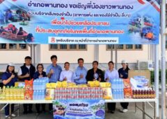 ชลบุรี-บริษัท บางกอกโคมัตสุ(KOMATSU)ร่วมส่งต่อน้ำใจ ช่วยเหลือผู้ประสบภัยน้ำท่วมชาวอำเภอพานทอง